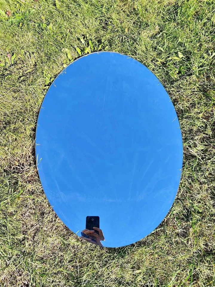 Frameless oval mirror