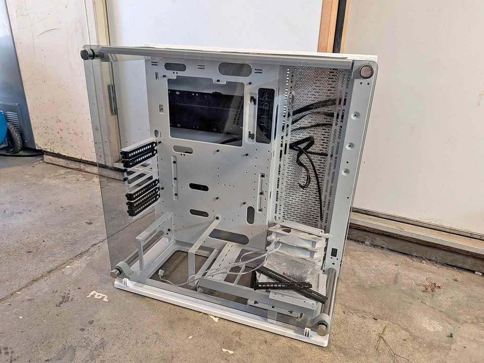 Thermaltake Open Frame PC Chassis - Great for custom liquid cool