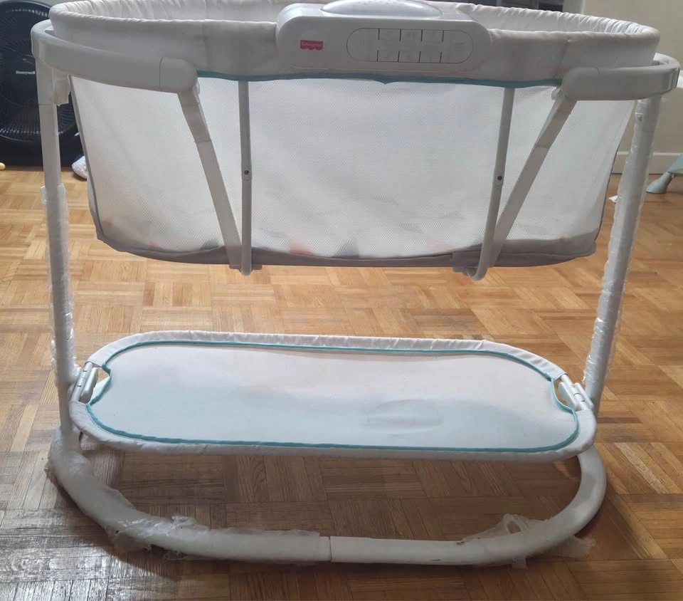 Fisher-Price Soothing Motions Bassinet