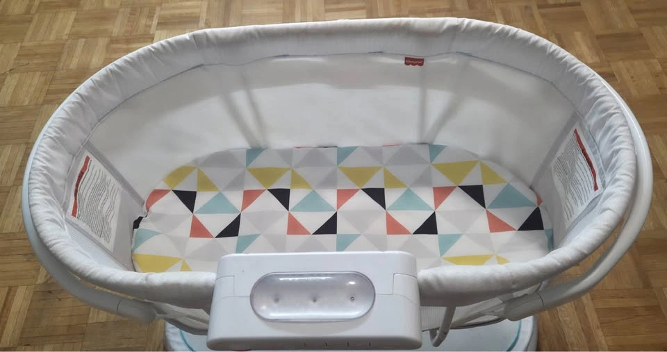 Fisher-Price Soothing Motions Bassinet - photo 3