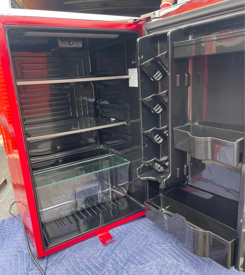Danny 4.4cu ft Retro Mini-fridge (retails $380-400) - photo 4