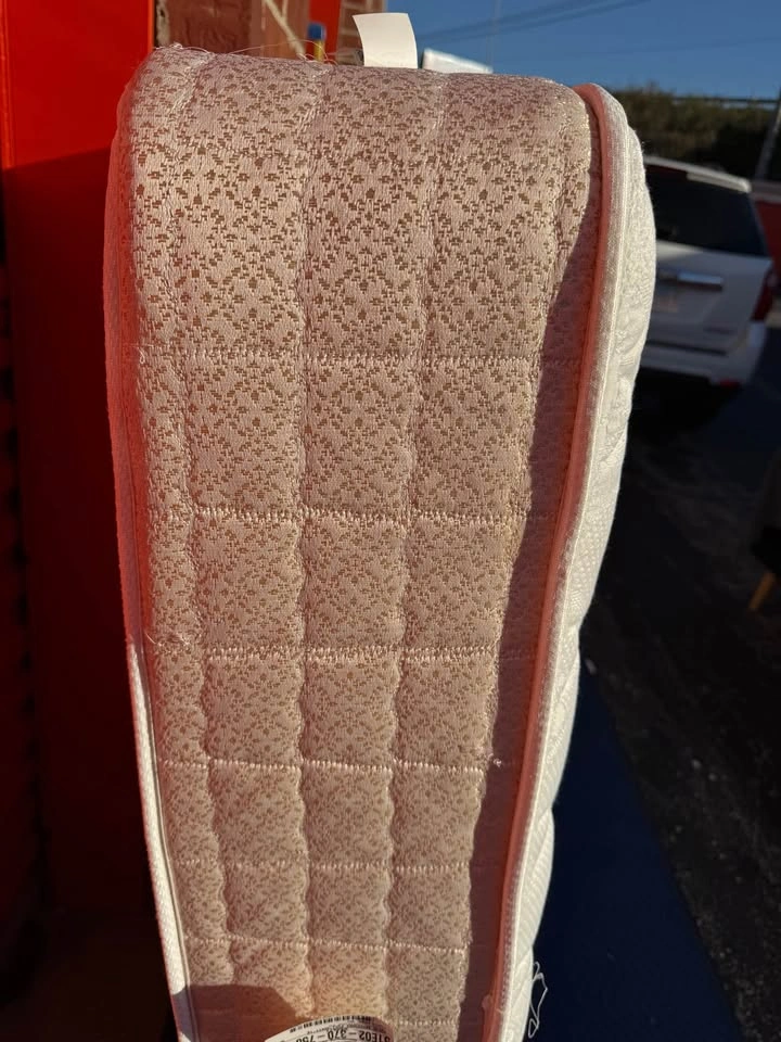 Serra Hartford Full Size Mattress 9”h - photo 4