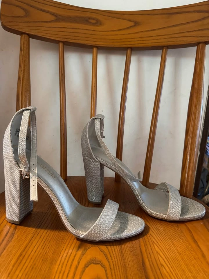 New Dream Pairs Silver Sparkle Heels Sz. 9 - photo 2