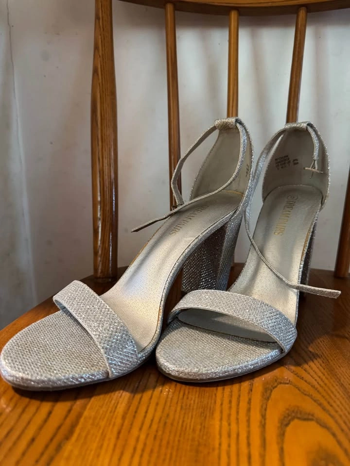 New Dream Pairs Silver Sparkle Heels Sz. 9 - photo 3