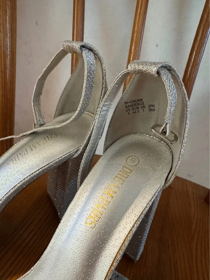 New Dream Pairs Silver Sparkle Heels Sz. 9 - photo 4
