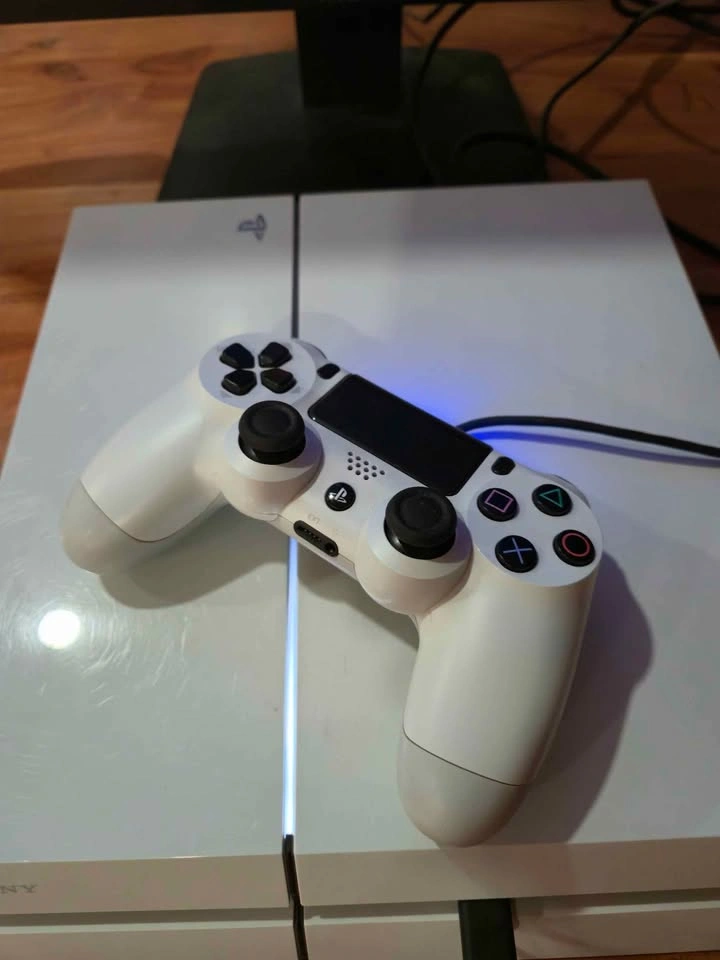 PS4 Glacier White w/ Controller and Destiny Game. Cables. - photo 2