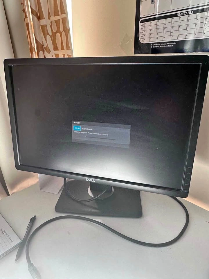 Monitor- Dell P2213