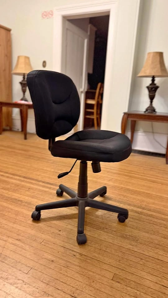 Black Mesh Armless Office Chair