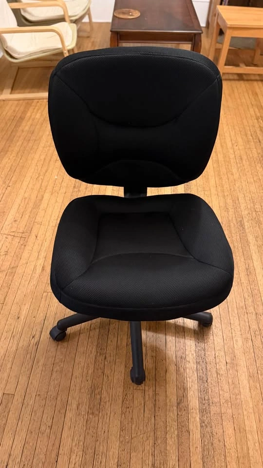Black Mesh Armless Office Chair - photo 2