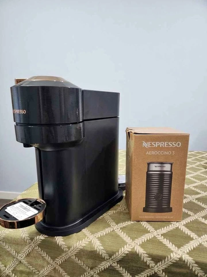 Nespresso Vertuo Next Premium & Aeroccino 3 Milk Frother