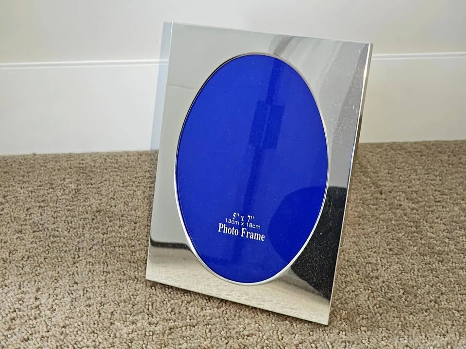 Chrome Mirror-Finish Oval Picture Photo Frame - Fits 5x7 Photos