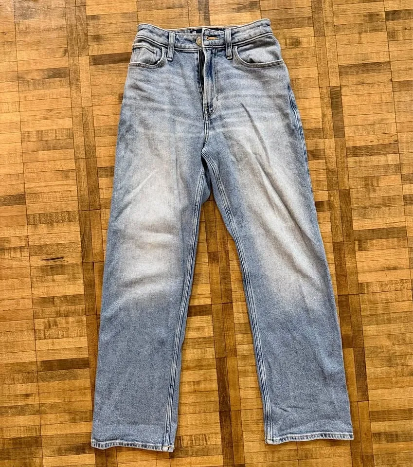 Hollister Ultra High-Rise Dad Jeans — Light Wash, 00S