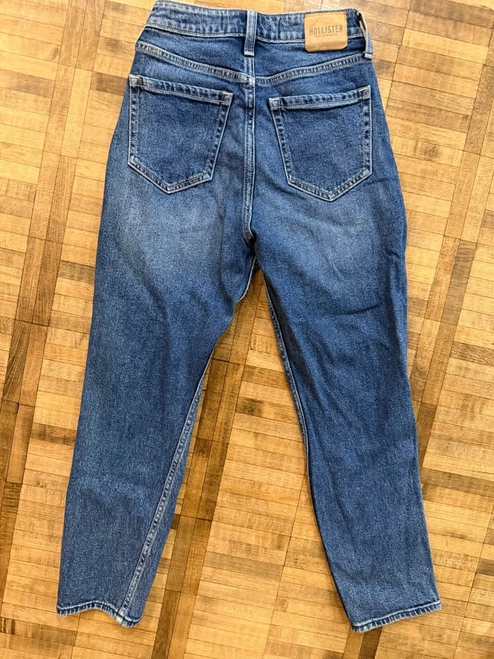 Hollister Curvy Ultra High-Rise Jeans — Medium Wash, 00S - photo 3