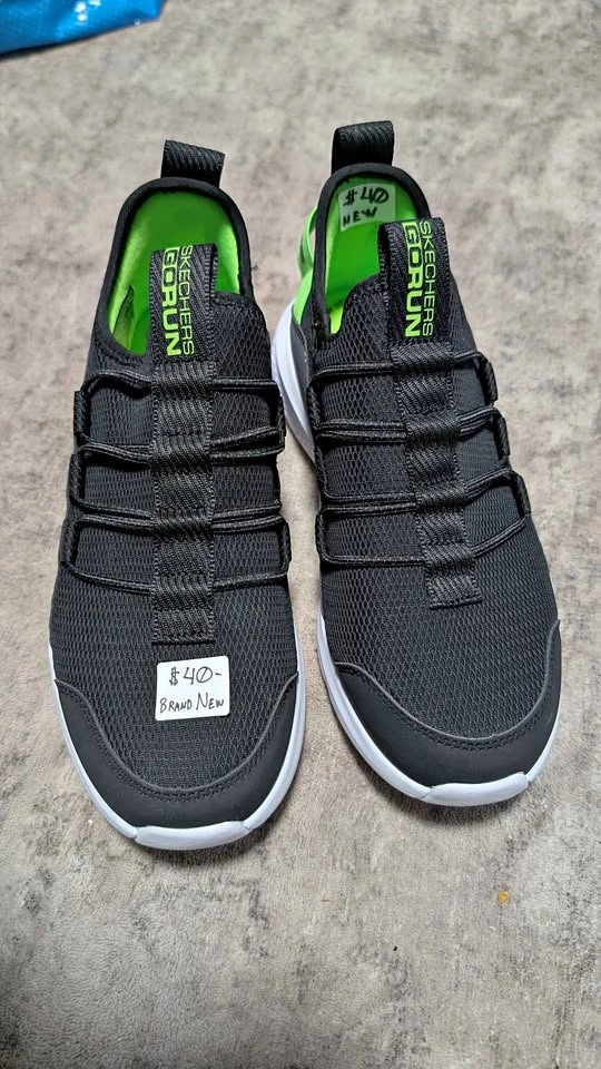 New Youth Skechers Go Run Elevate Shoes Size 4.5