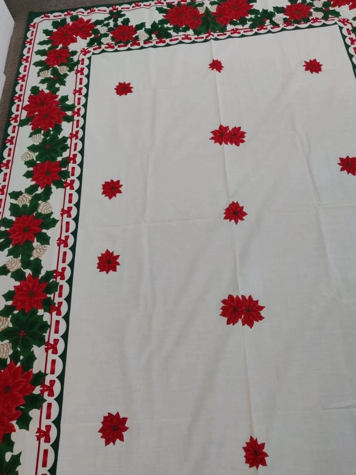 Christmas Tablecloth - Poinsettia & Holly Berry Linen Decoration - photo 5