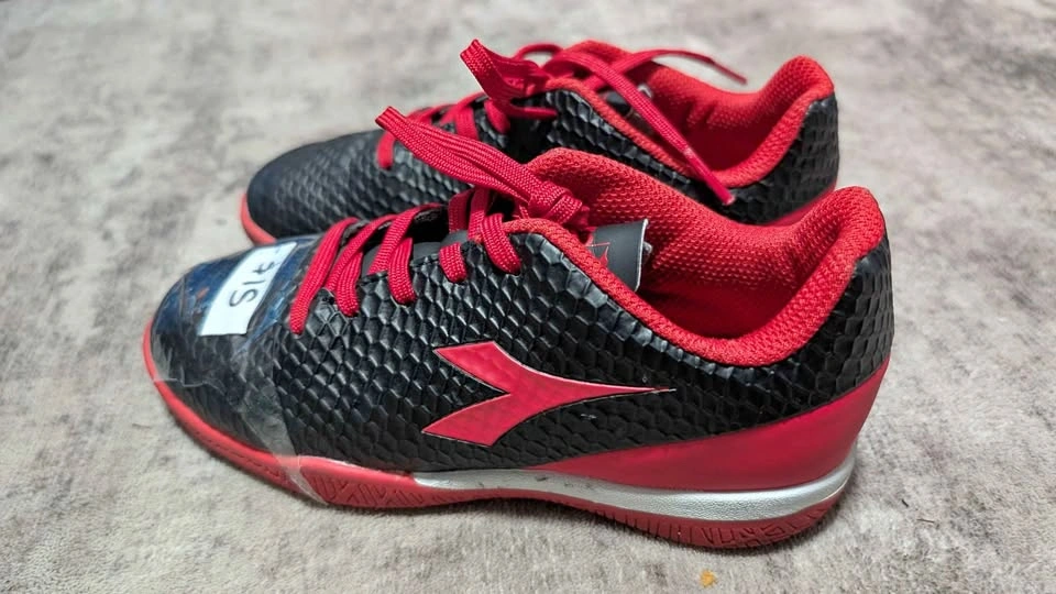 Diadora shoes 13T in excellent condition $15 pickup in Midnapore