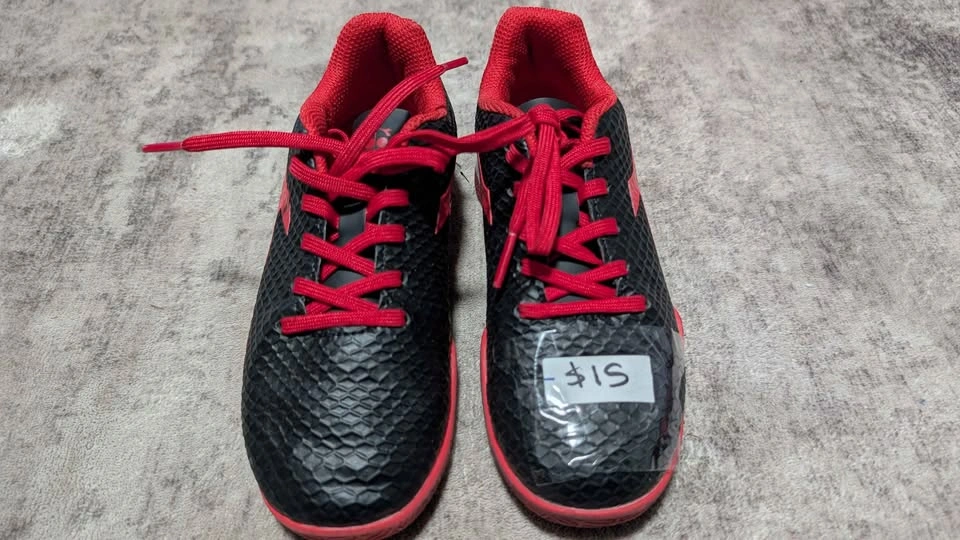 Diadora shoes 13T in excellent condition $15 pickup in Midnapore - photo 2