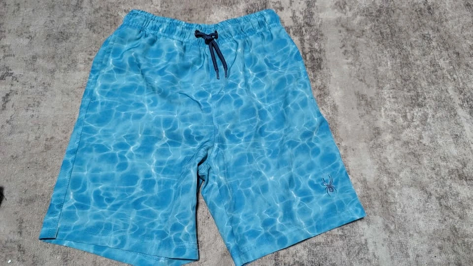 4 swimming shorts 8T EUC - photo 2