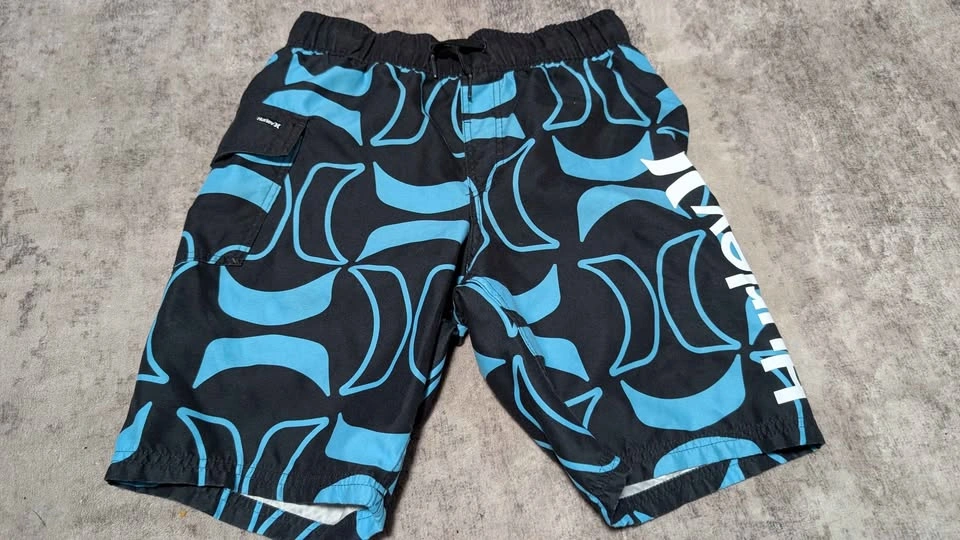 4 swimming shorts 8T EUC - photo 3