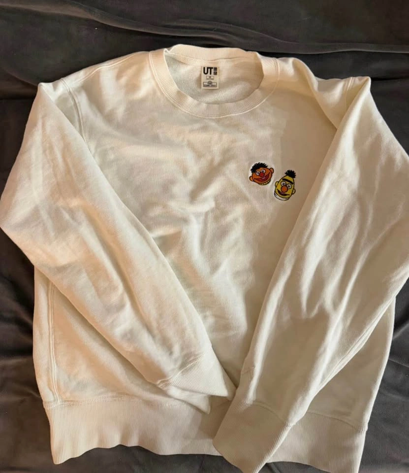 Uniqlo KAWS x Sesame Street Bert & Ernie Sweatshirt Size XS - photo 2