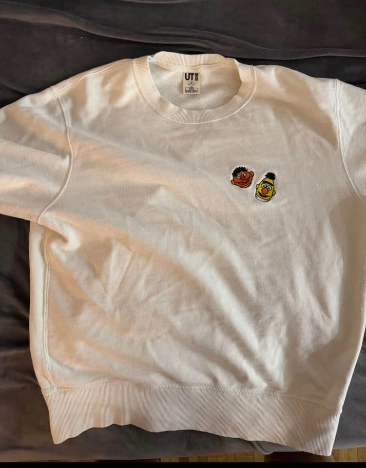 Uniqlo KAWS x Sesame Street Bert & Ernie Sweatshirt Size XS - photo 3