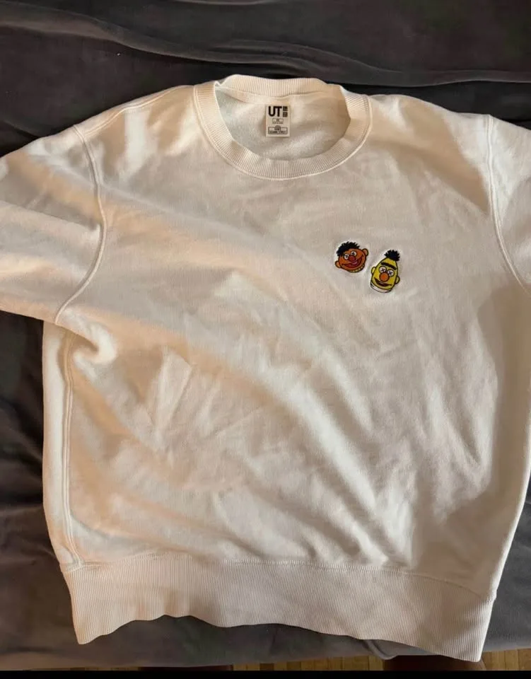 Uniqlo KAWS x Sesame Street Bert & Ernie Sweatshirt Size XS - photo 3