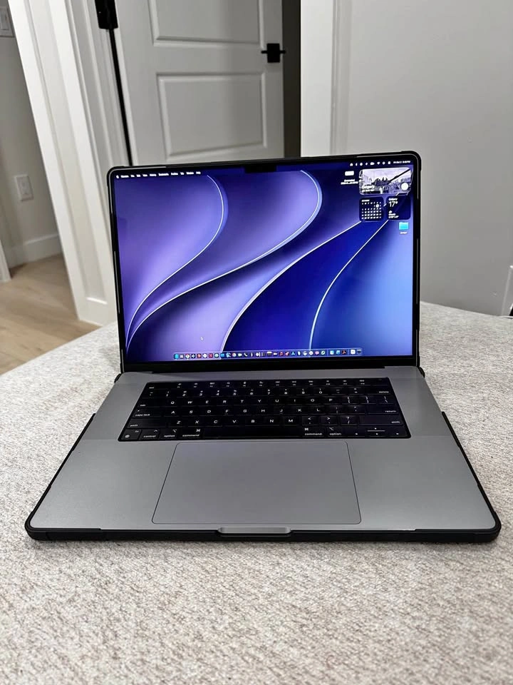 Apple MacBook Pro 16 inch M1 Pro