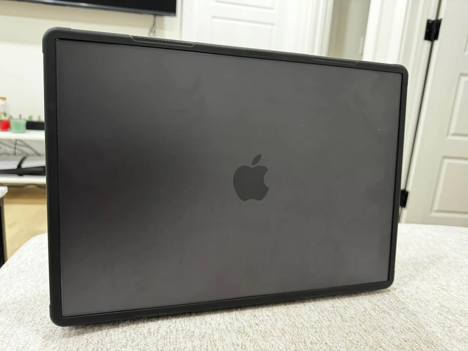 Apple MacBook Pro 16 inch M1 Pro - photo 4
