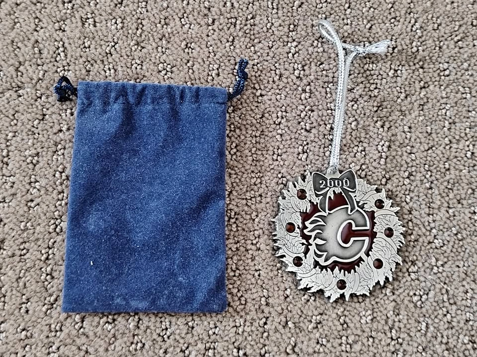 Calgary Flames 2000 NHL Hockey Christmas Holiday Ornament