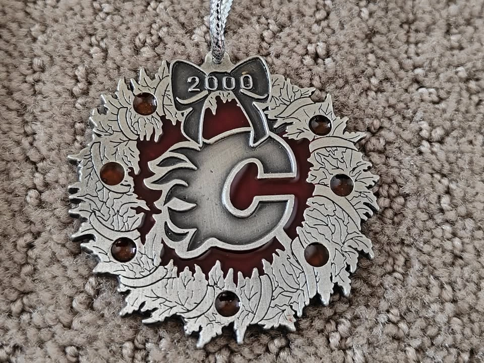 Calgary Flames 2000 NHL Hockey Christmas Holiday Ornament - photo 5