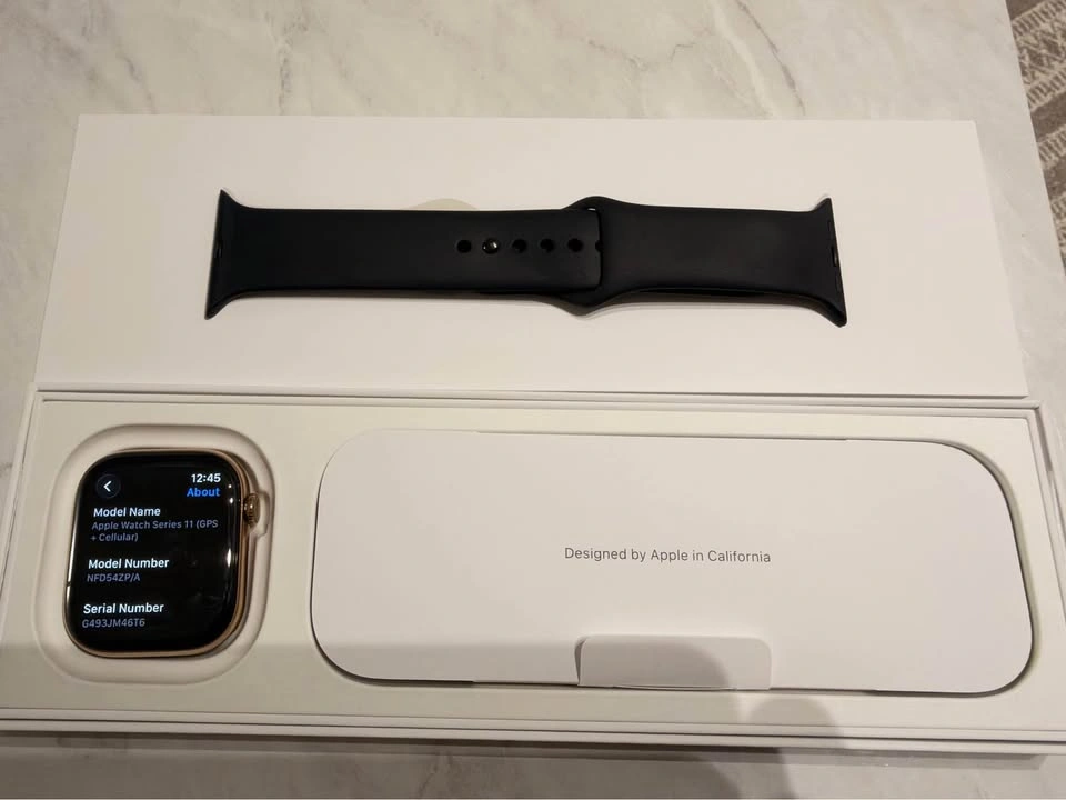 Apple Watch Series 11 – 46mm Gold Titanium (Cellular / Unused) - photo 2