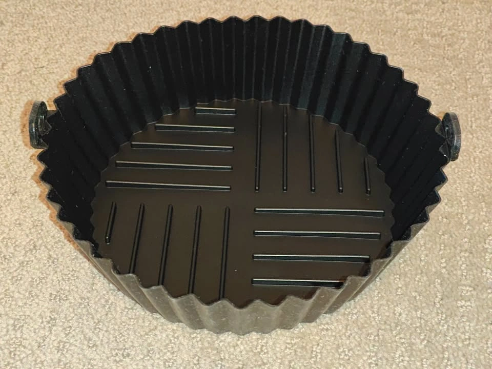 Reusable Silicone Air Fryer Liners (Pack of 2) – Like New - photo 2