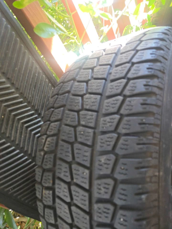 Quick sale Winter tyre 90% thread no puncher( mint condition) - photo 3