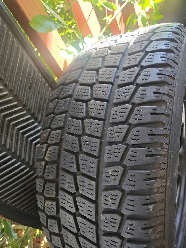 Quick sale Winter tyre 90% thread no puncher( mint condition) - photo 4