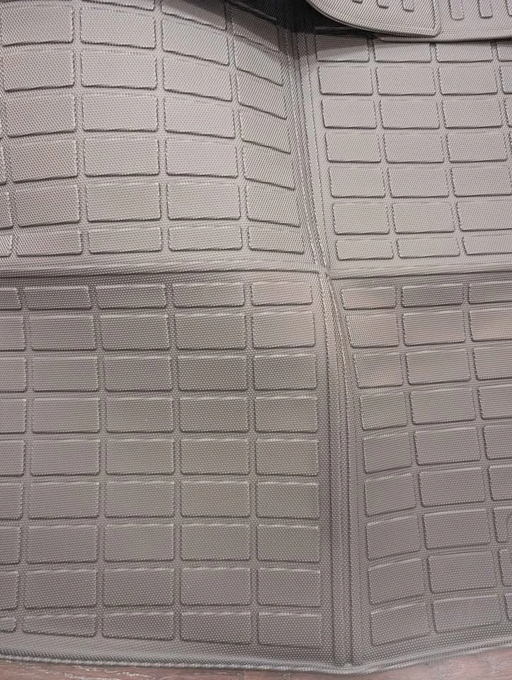 Car Mats Complete Set. Never Used. - photo 2