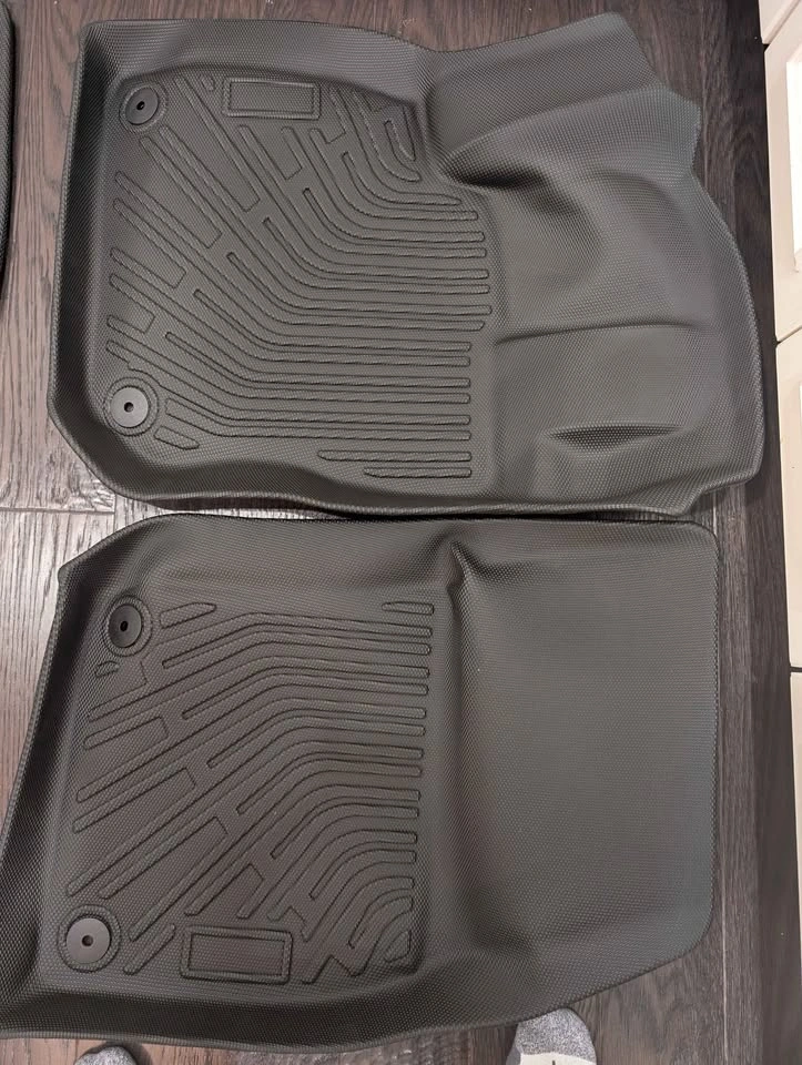 Car Mats Complete Set. Never Used. - photo 3