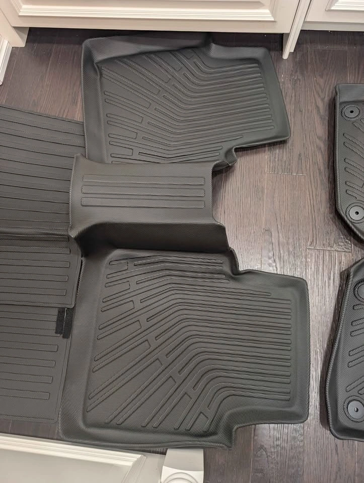 Car Mats Complete Set. Never Used. - photo 4