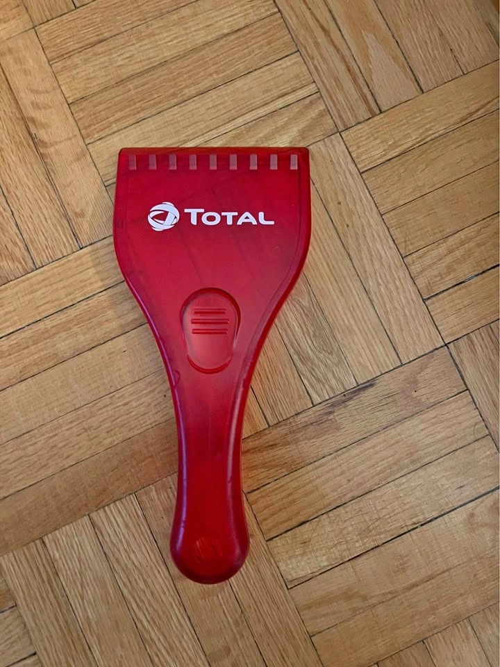 Ice scrapper