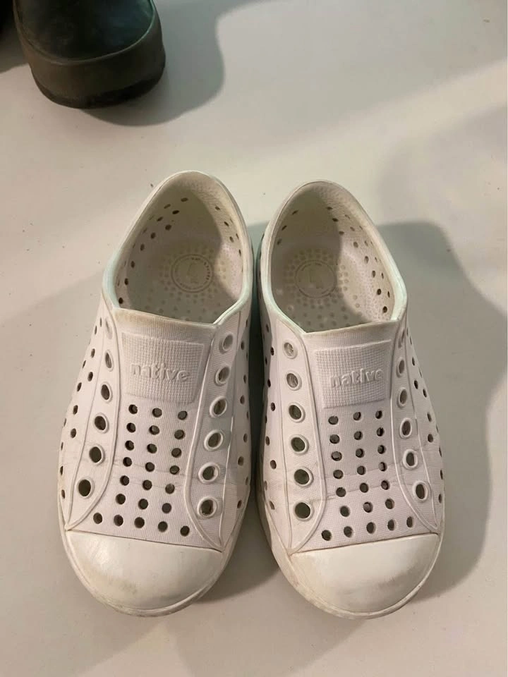 Native kids shoe - size C7