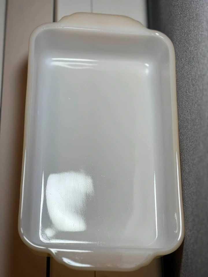 Vintage Fire-King Peach Lustre 1.5 Qt Baking Dish (#410) - photo 3