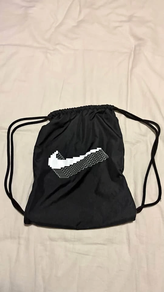 Nike GFX Drawstring Gym Bag – Black/White – Discontinued Swoosh