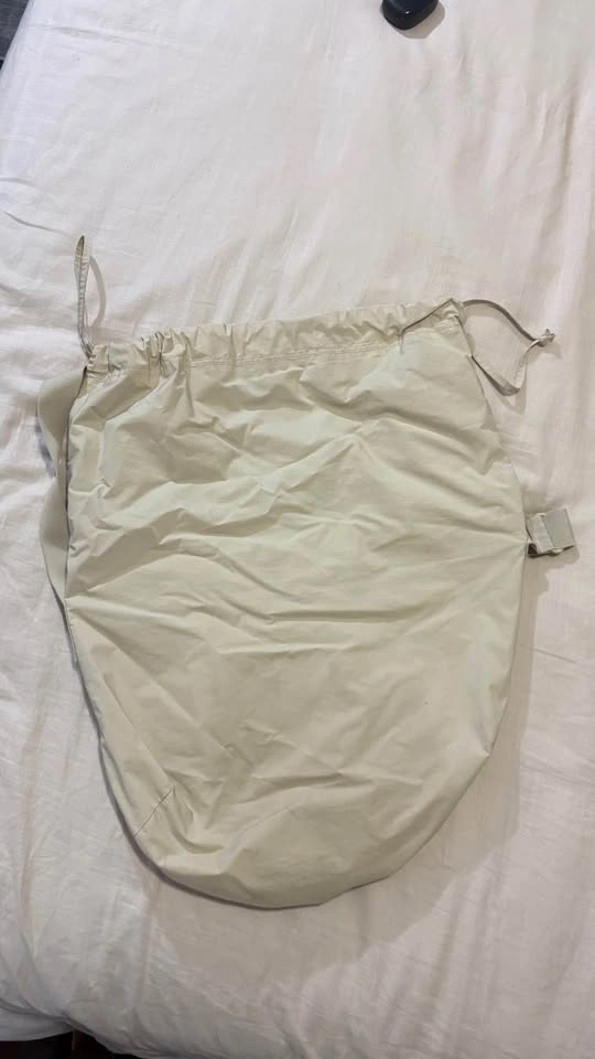 UNIQLO U Drawstring Shoulder Bag – Off White / Cream - photo 2