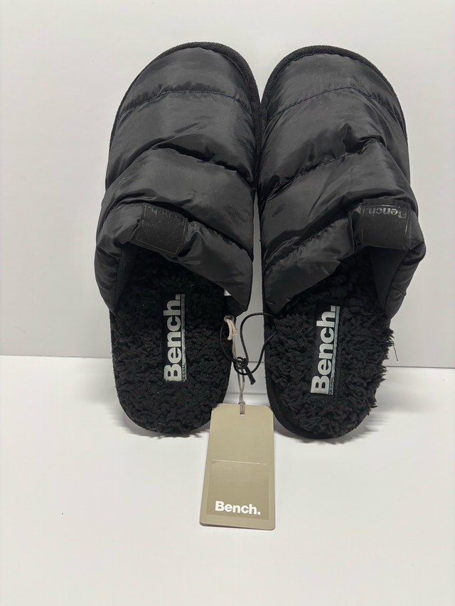 Brand new Men's Insulated Slippers - Black S/M