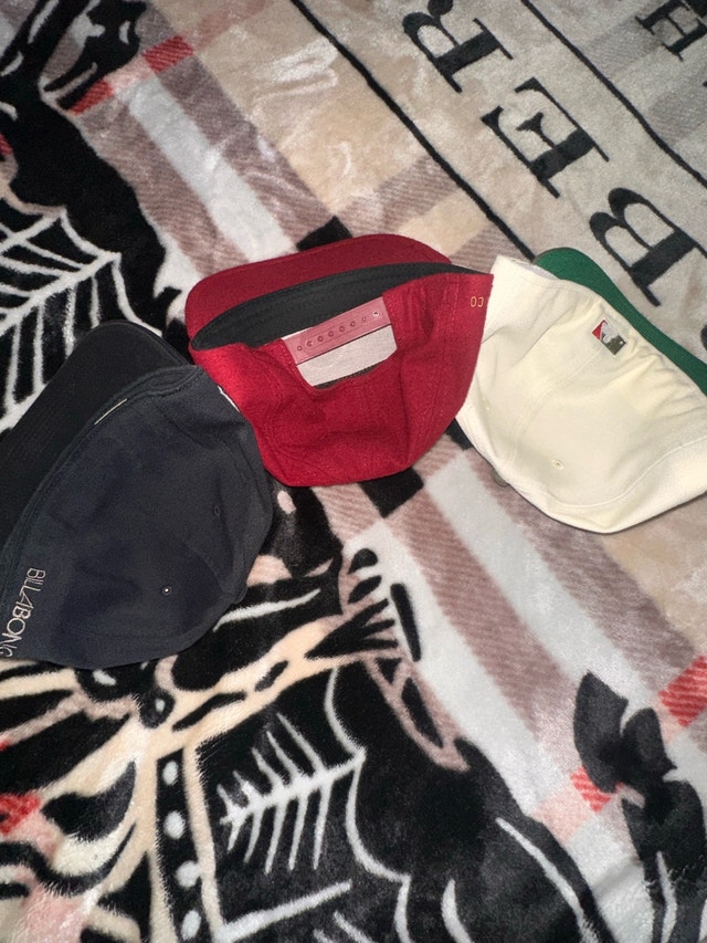4 hats for 20$ - photo 5