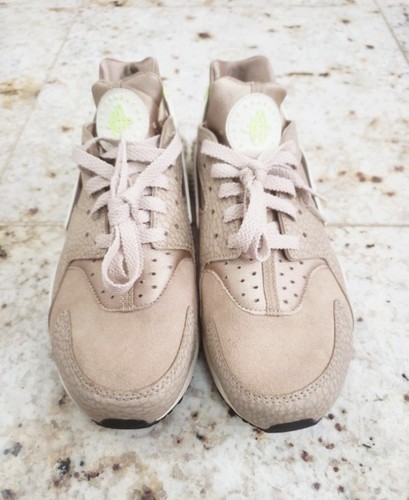 Nike Air Huarache Size 9.5 No Box Great Condition