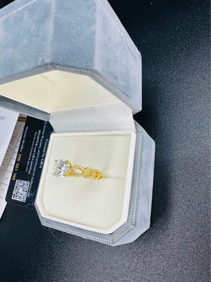 2CT Moissanite Ring 925 Sterling Silver 18K Gold Finish Size 8 - photo 5