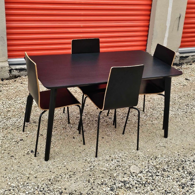 Delivery Available: Dining table and 4 Chairs - photo 2