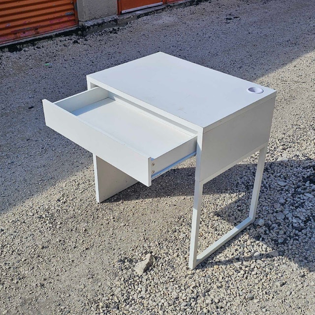 Delivery Available: Study Table for sale
