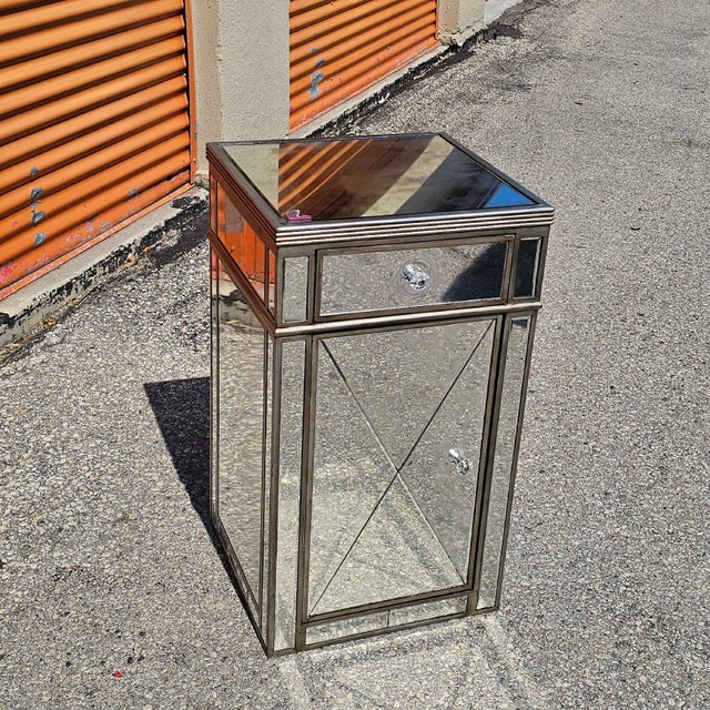 Delivery Available: 1 Large Glossy Nightstand - photo 5