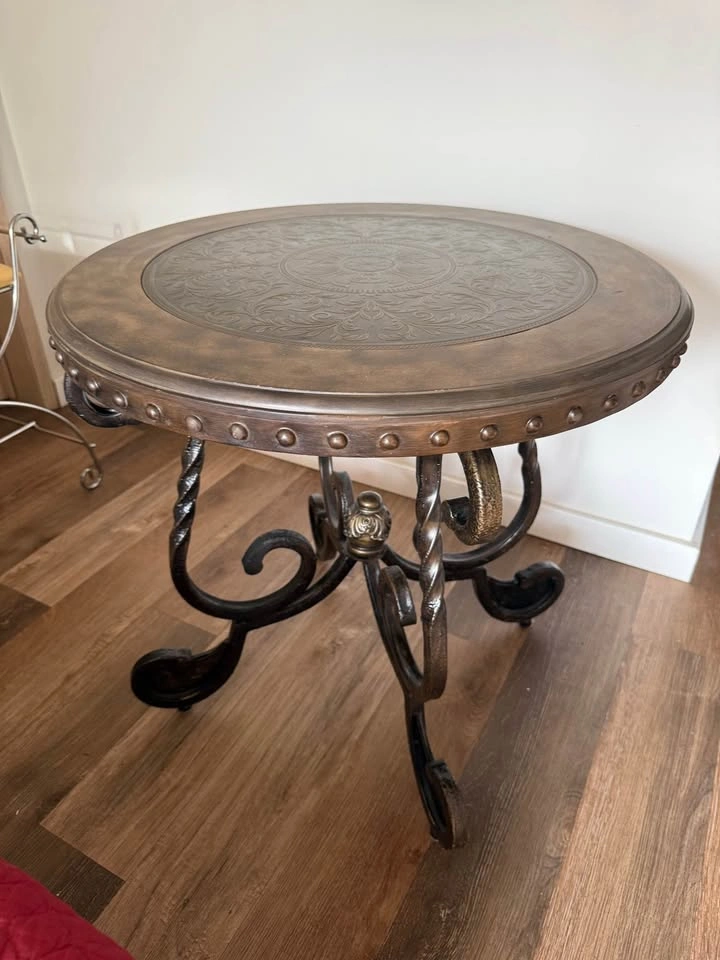 Decorative Round Accent Table – Ornate Design - photo 2